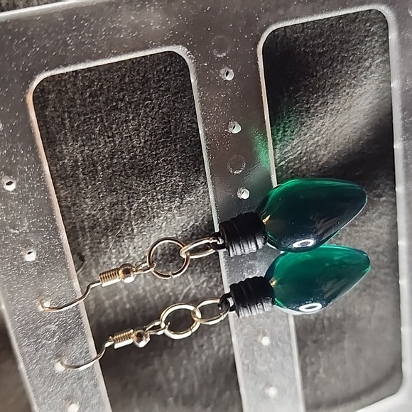 Elegant Green Drop Earrings - Picture 2 of 2